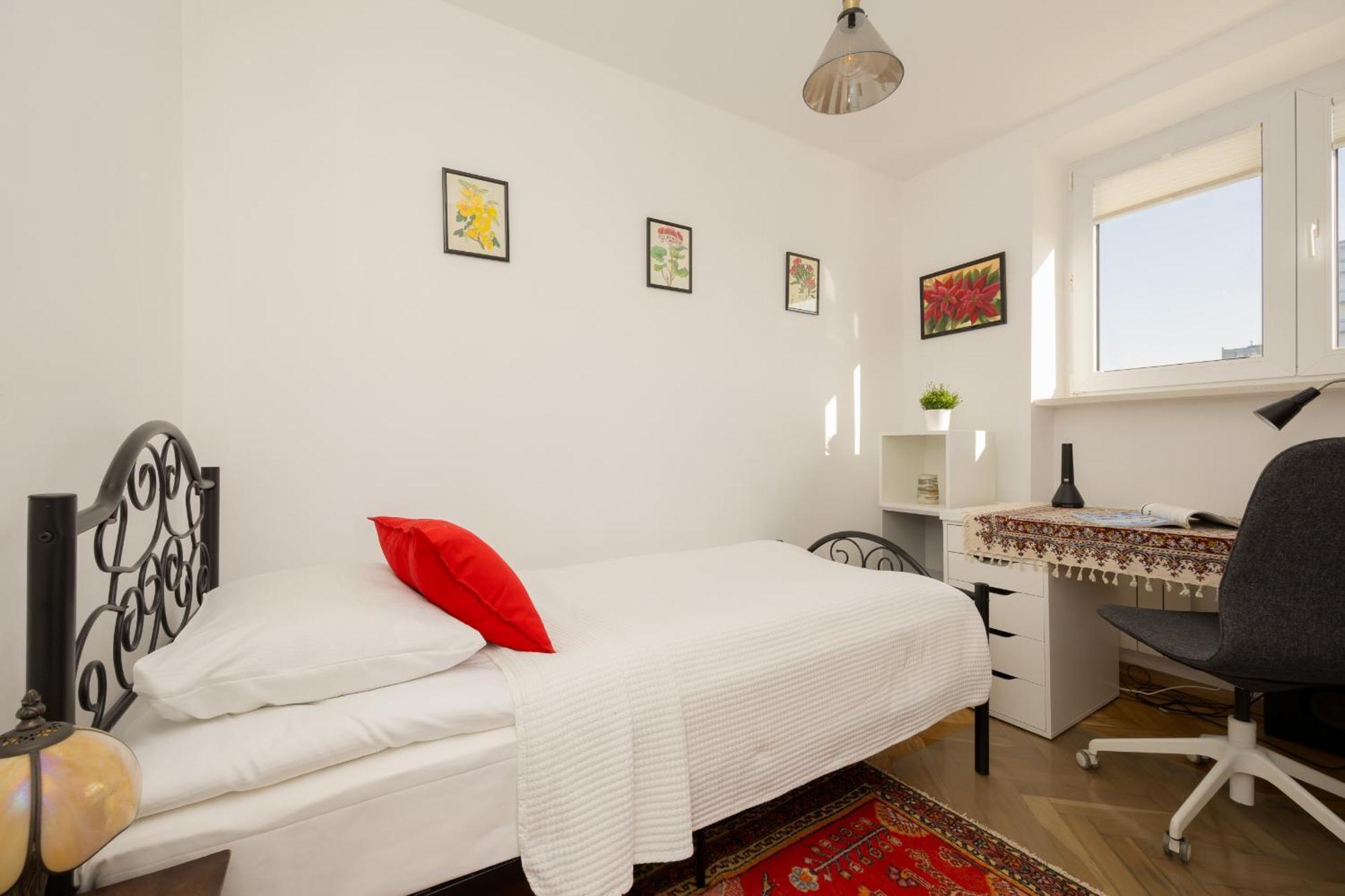 Autumn With Balcony And Two Bedrooms By Renters Apartment *